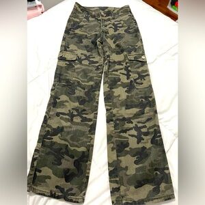 SHEIN Camo Print Flap Pocket Cargo Jeans - EUC